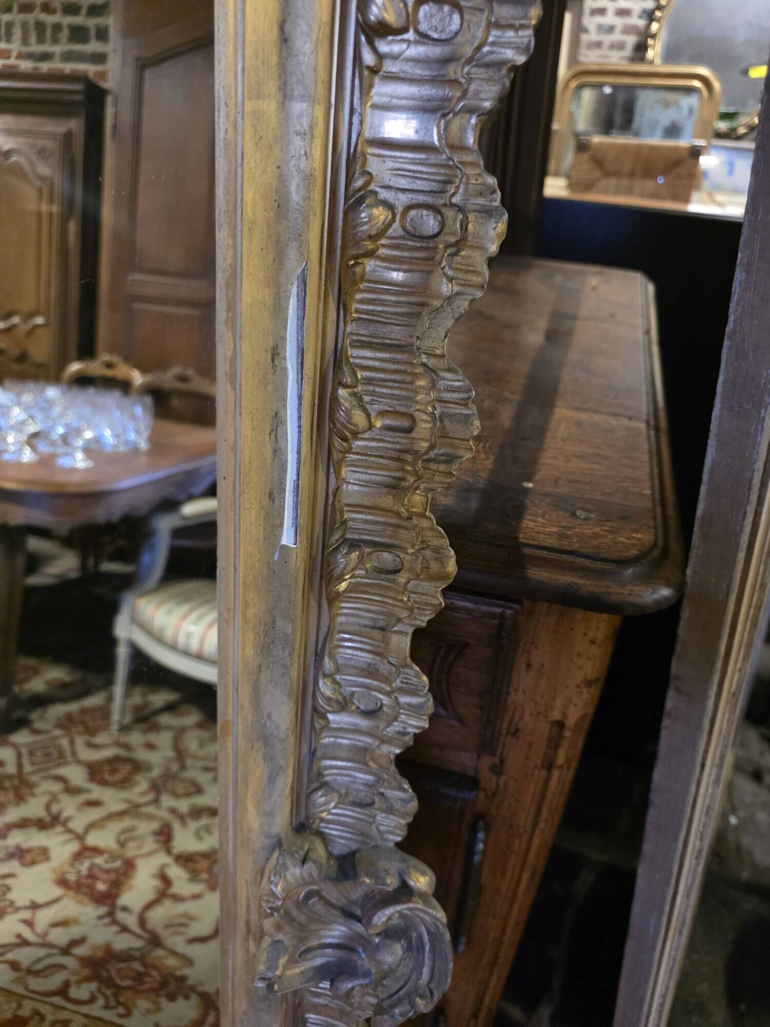 Miroir style Louis XV doré à la feuille d'or du XIXème, 181cm H