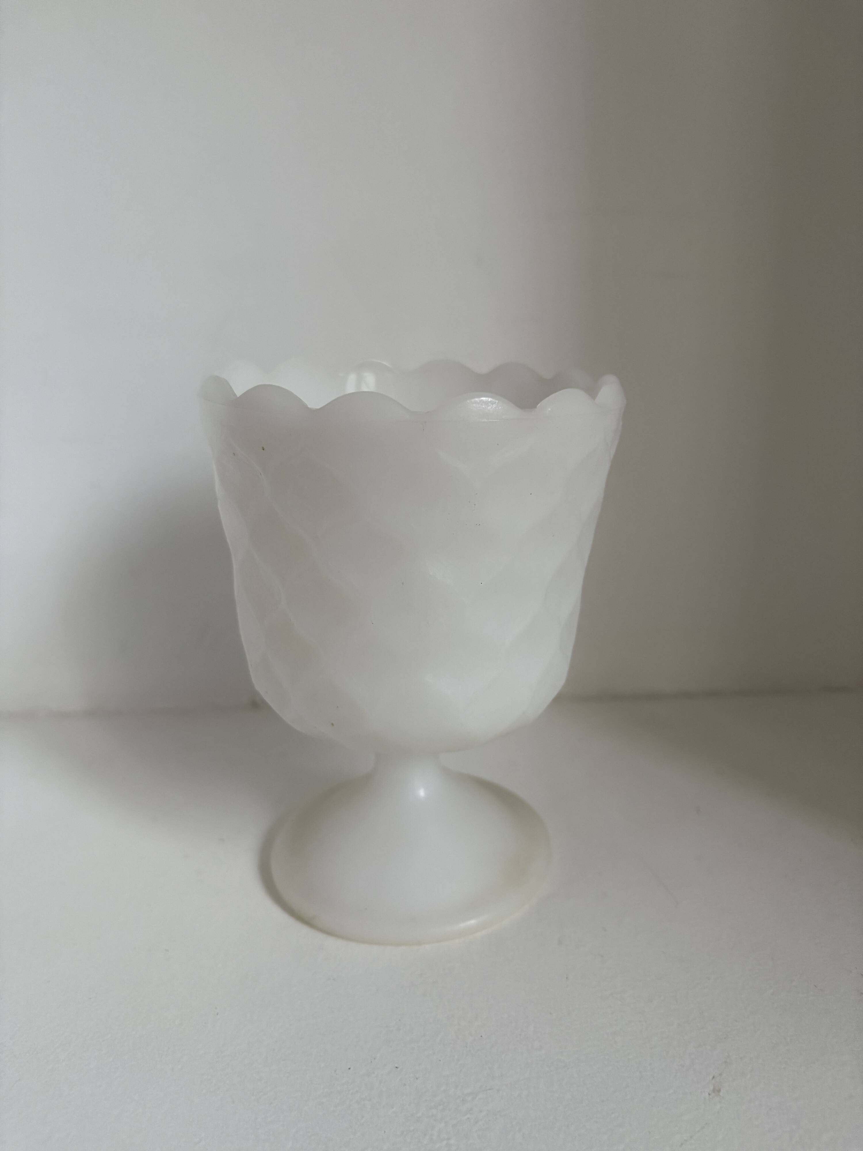 Set of 18 decorative items