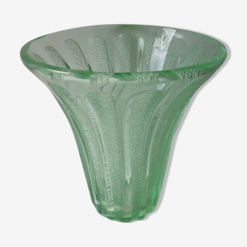 Vase cornet Daum Nancy en cristal vert art deco
