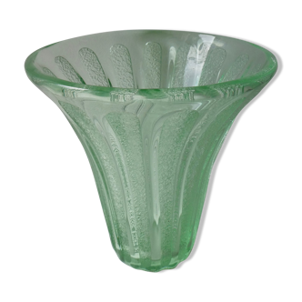 Vase cornet Daum Nancy en cristal vert art deco