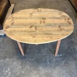 Extendable wooden table