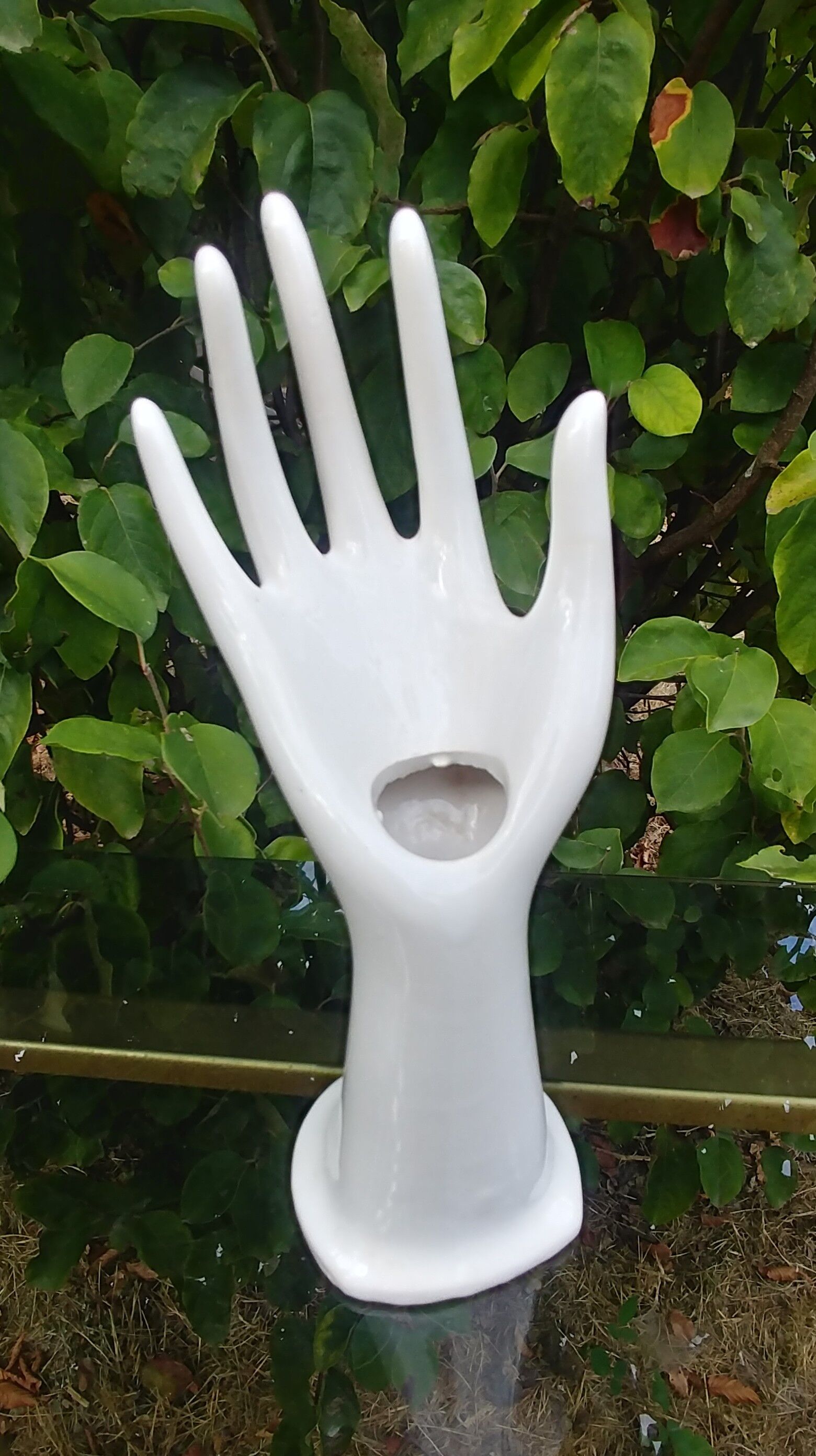 Hand baguier/jewelry holder in vintage white ceramic signed JMR