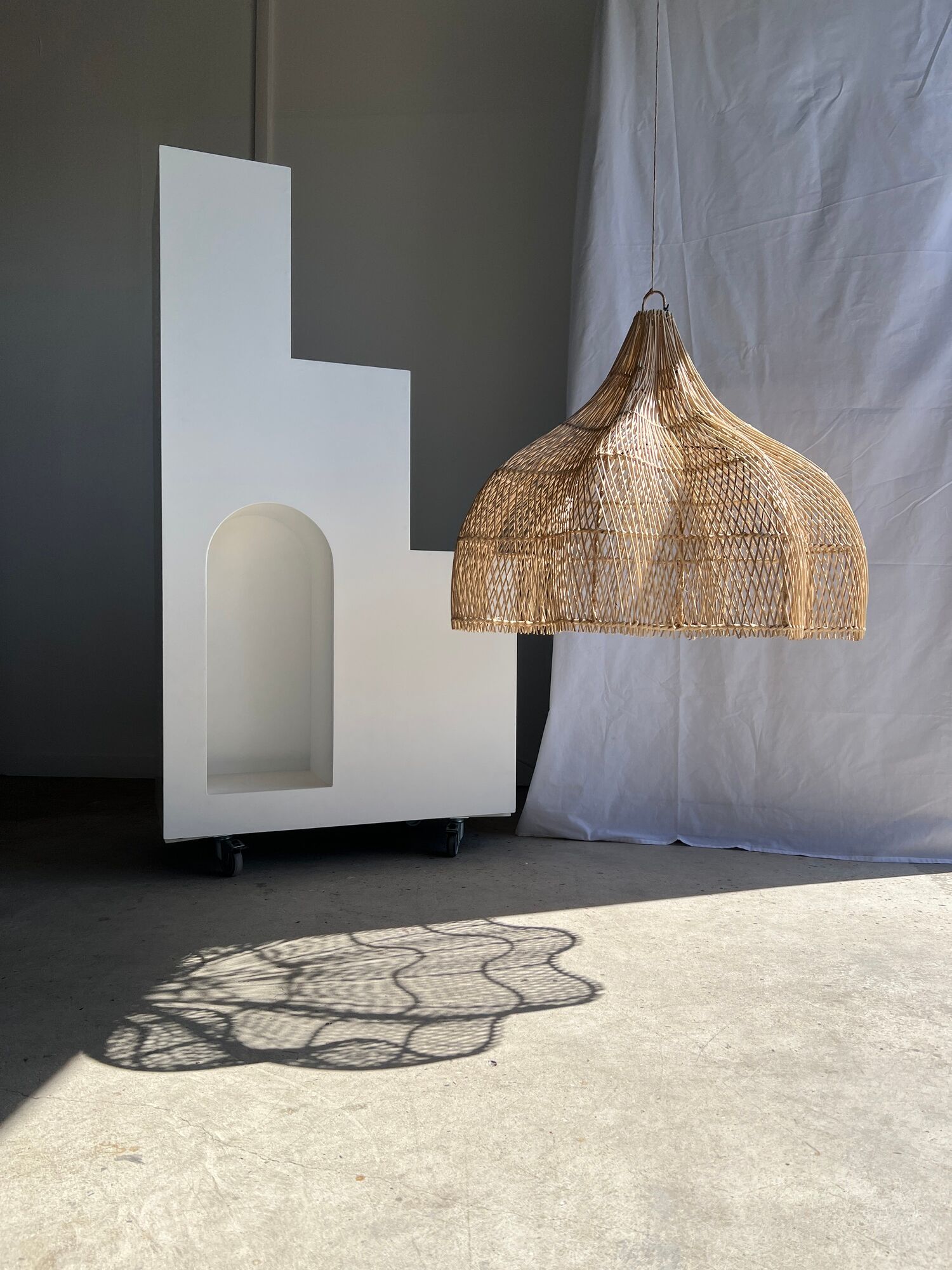 Rattan pendant lamp in the shape of a flower