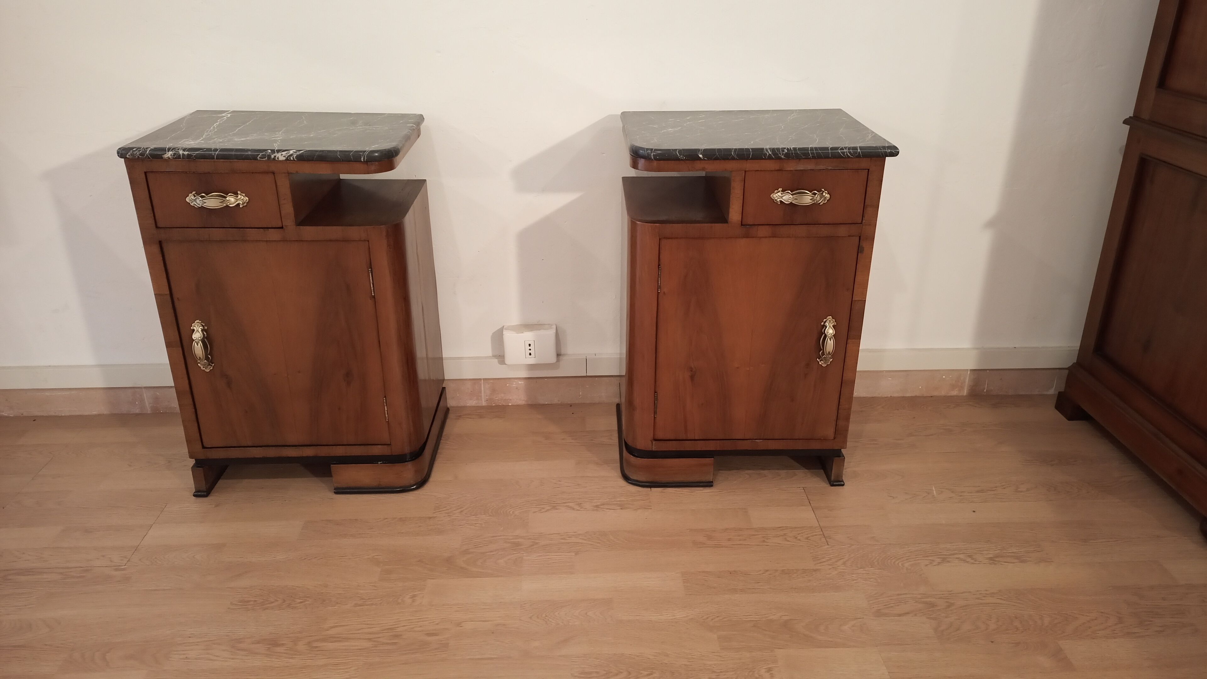 Tables de chevet italiennes Art Déco en noyer, Set de 2
