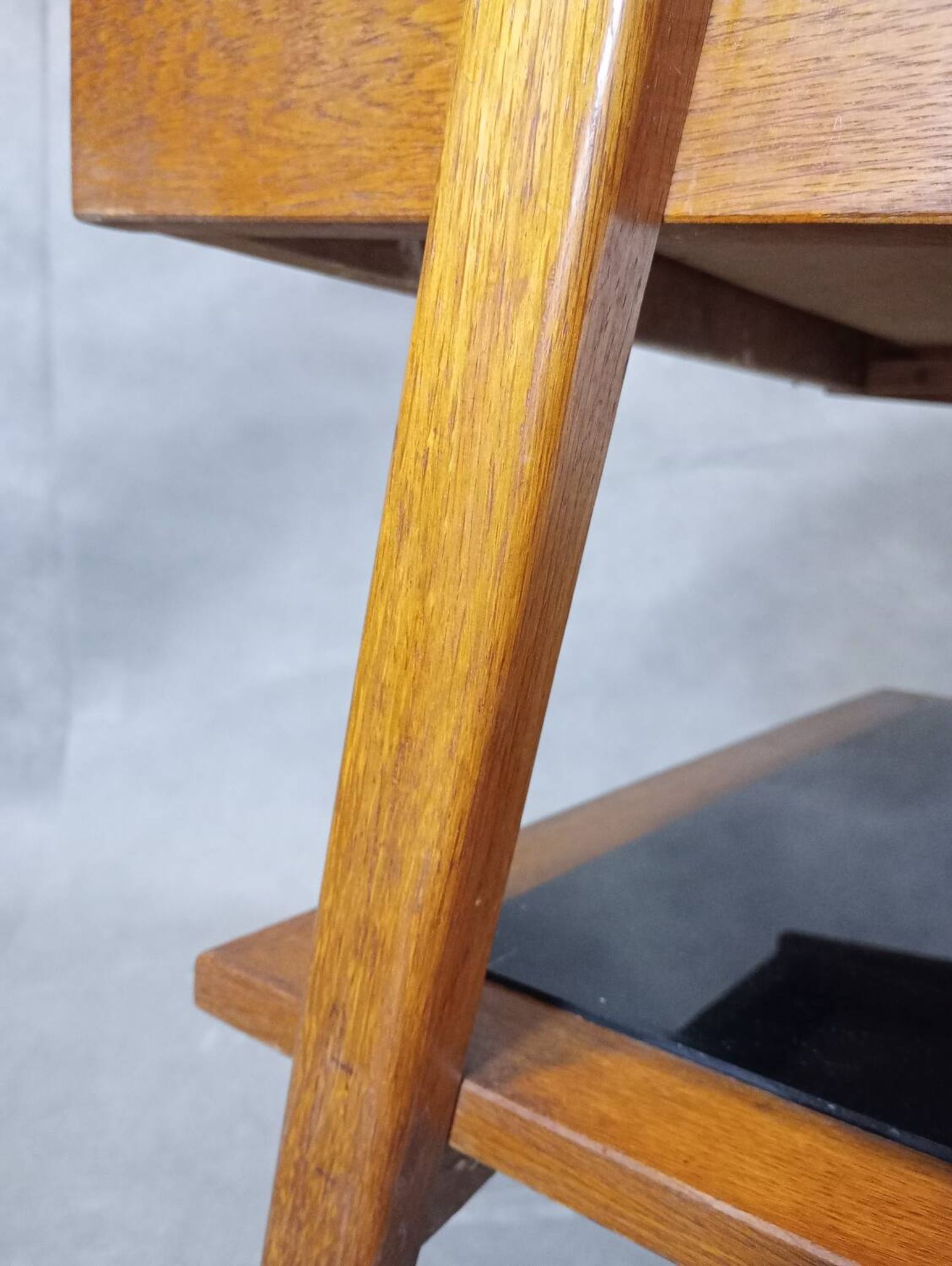 Table TV en chêne Jiràk par Drevotex, Vintage Tchèque 1960