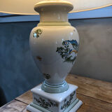 Pied de lampe ancien en porcelaine de Moustiers