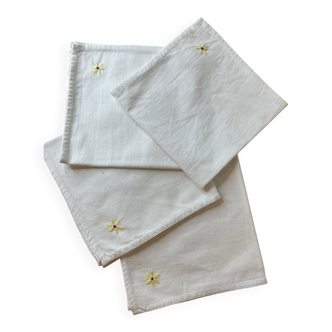 4 embroidered napkins