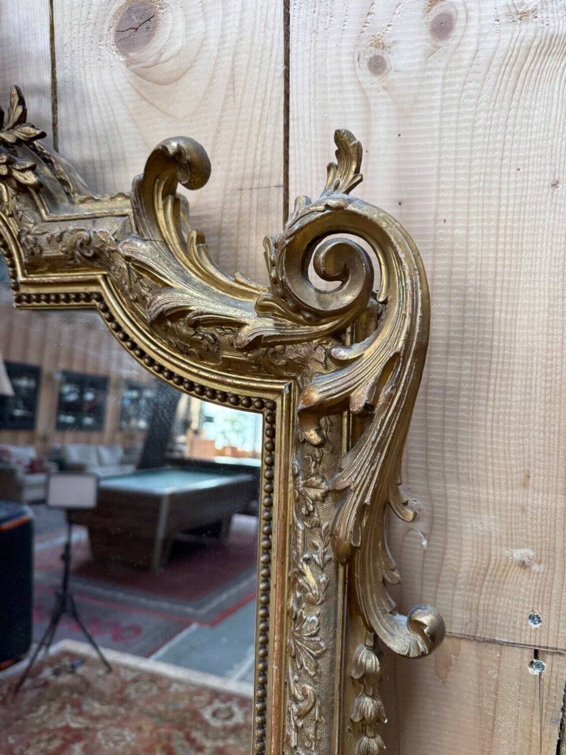 Miroir Napoléon III en bois et stuc doré