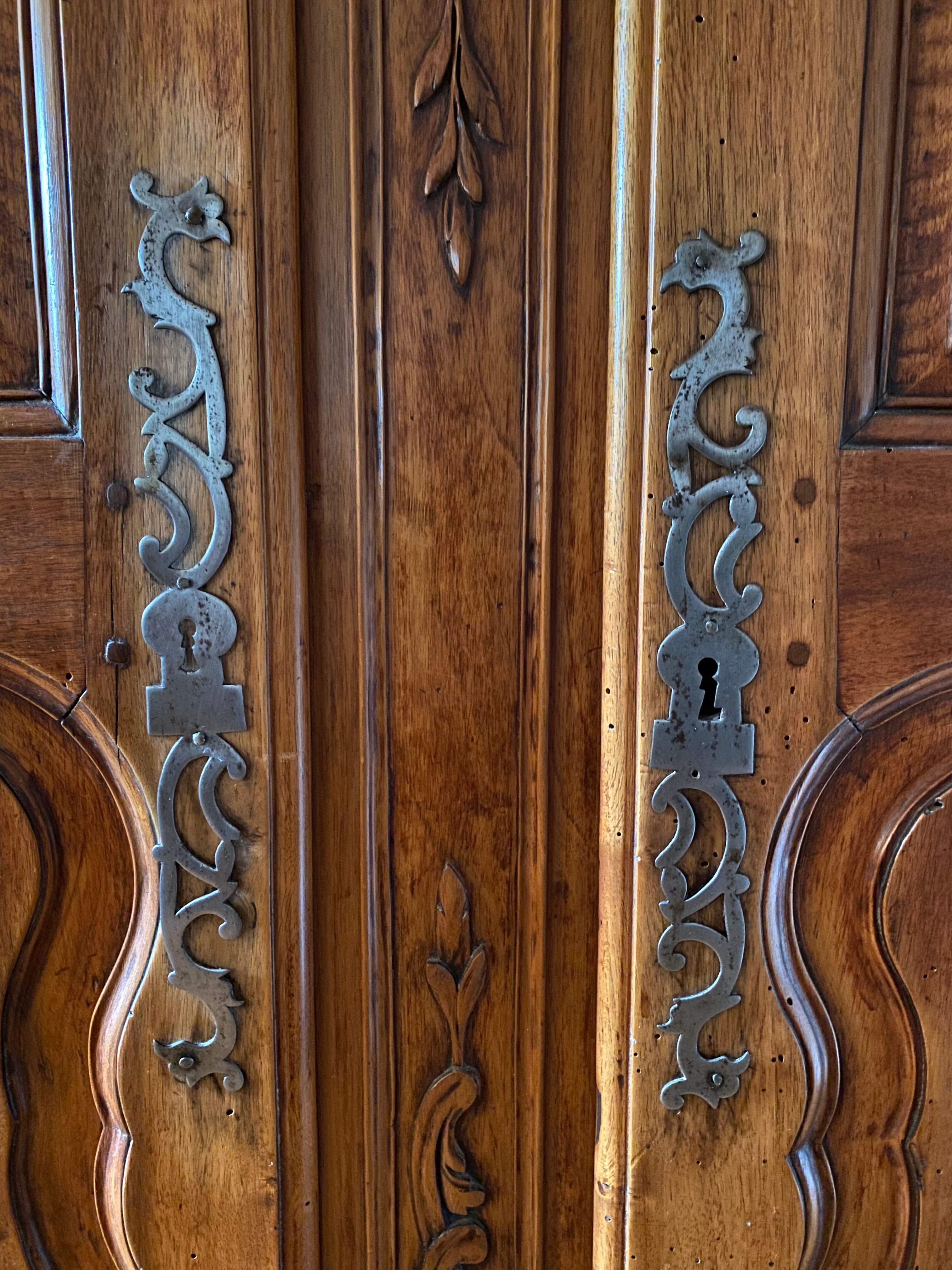 Cabinet Louis XV walnut 19th