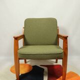 Fauteuil vintage vert boucle 1960 Scandinavian design