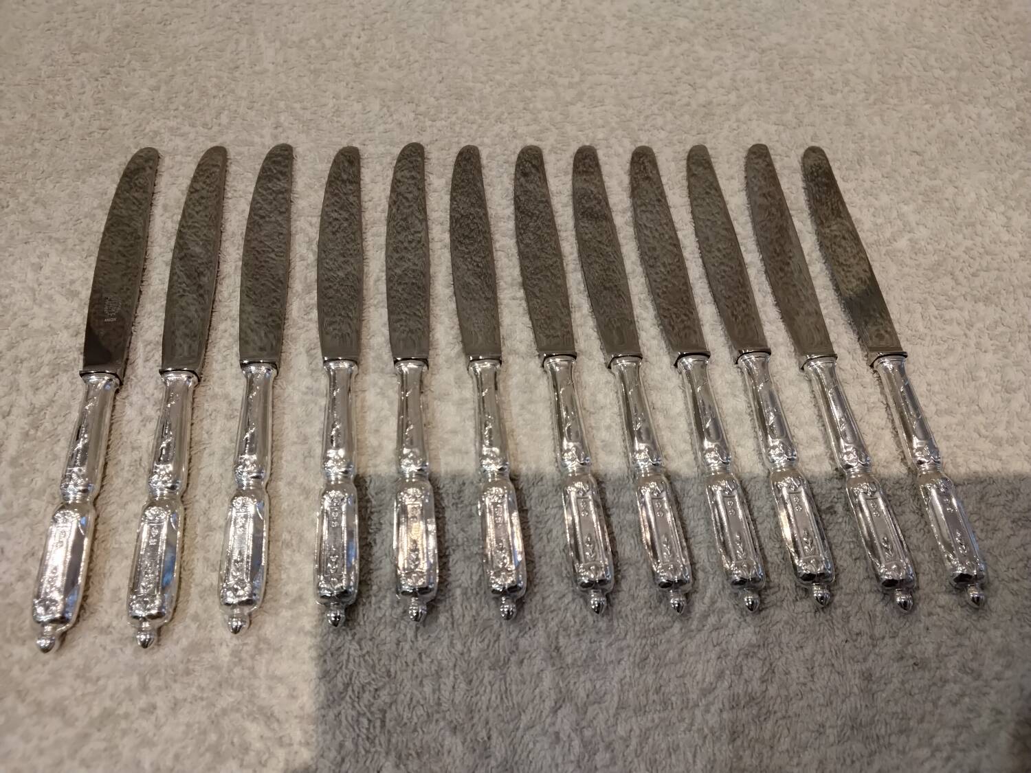 12 silver-plated metal lunch knives, SFAM silversmith, Russian handle, 16.9cm