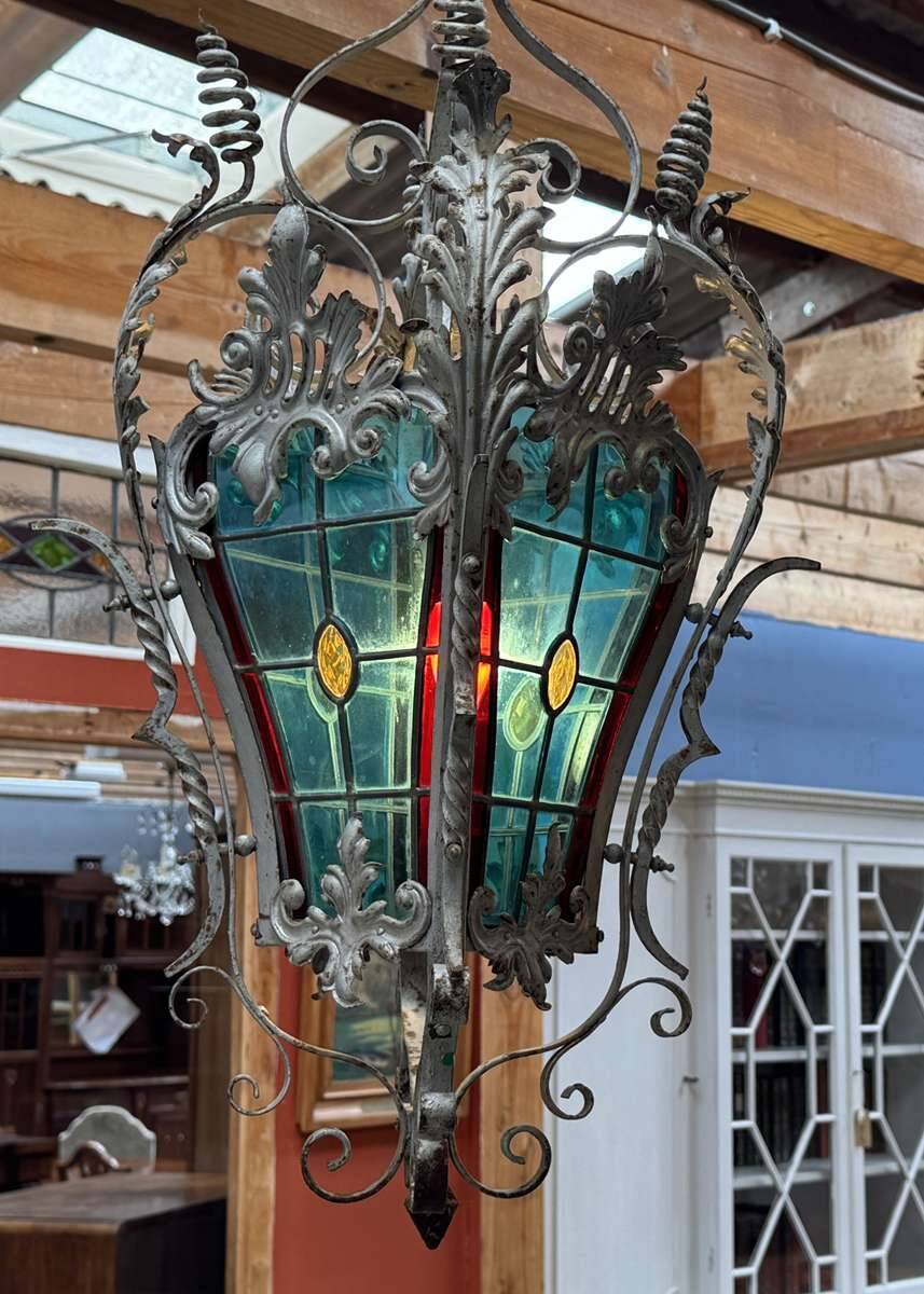 Lanterne en fer forgé et vitraux début XXème