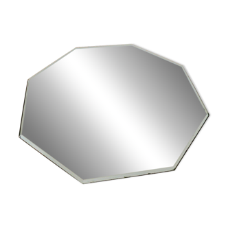 Beveled octagonal mirror to place