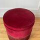 Pouf en velours rouge