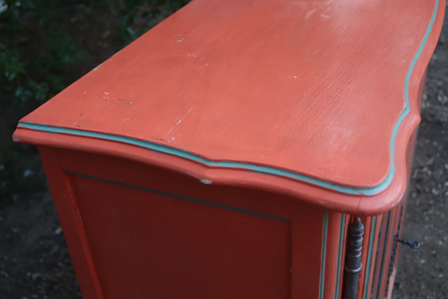 Buffet vitrine rouge terracota