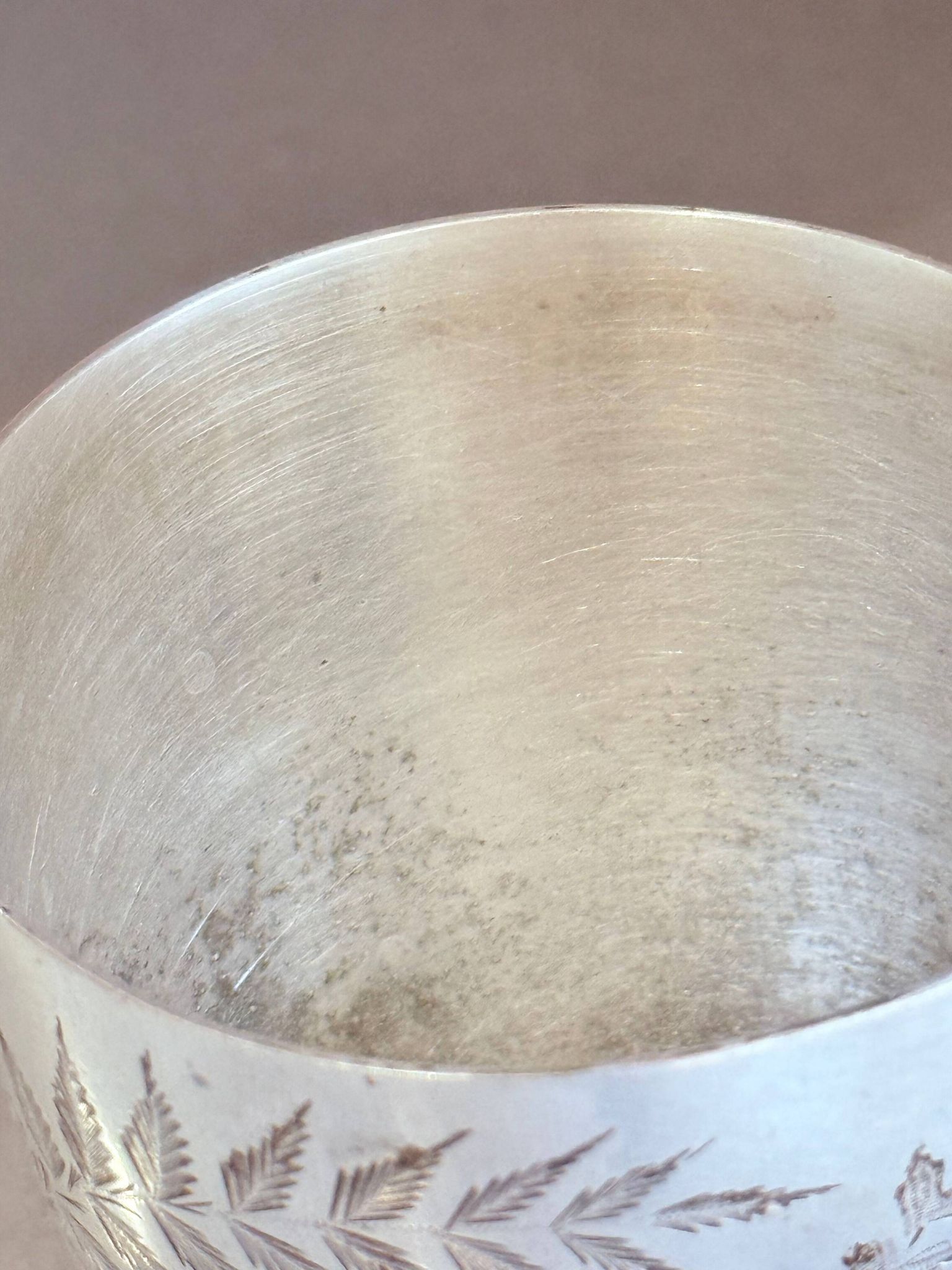 Gobelet en argent vintage gravé / Calice à vin décoratif