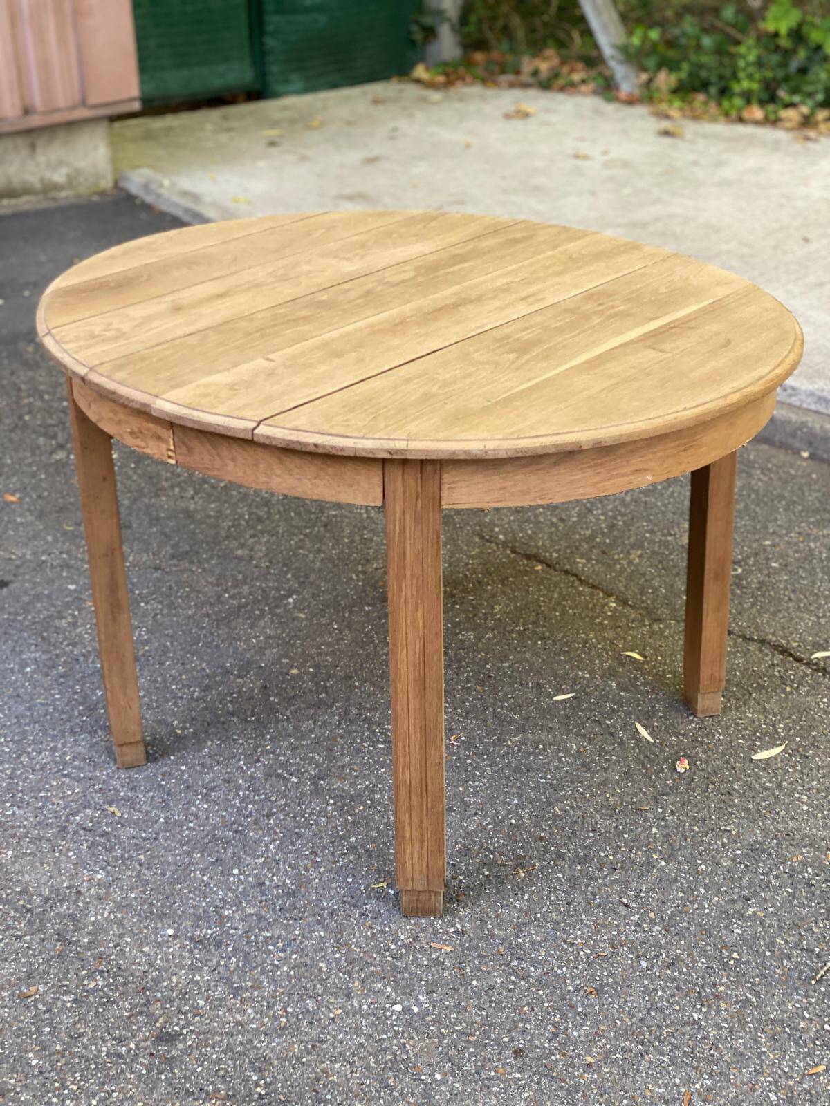 Table à manger ronde Art Déco en chêne brut décapé 1930