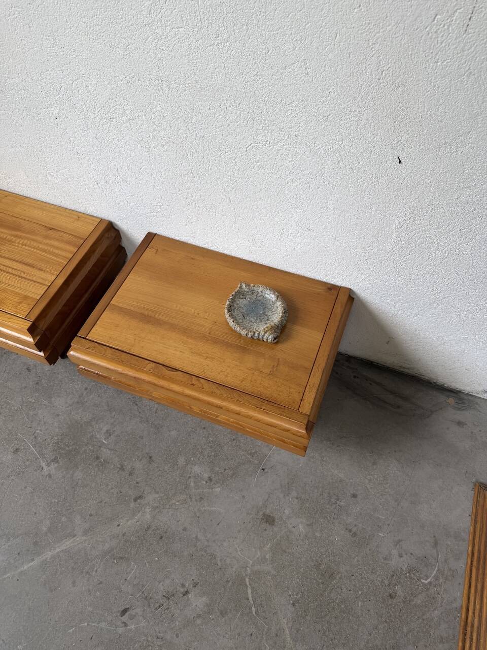 Shell-shaped ceramic glazed catchall