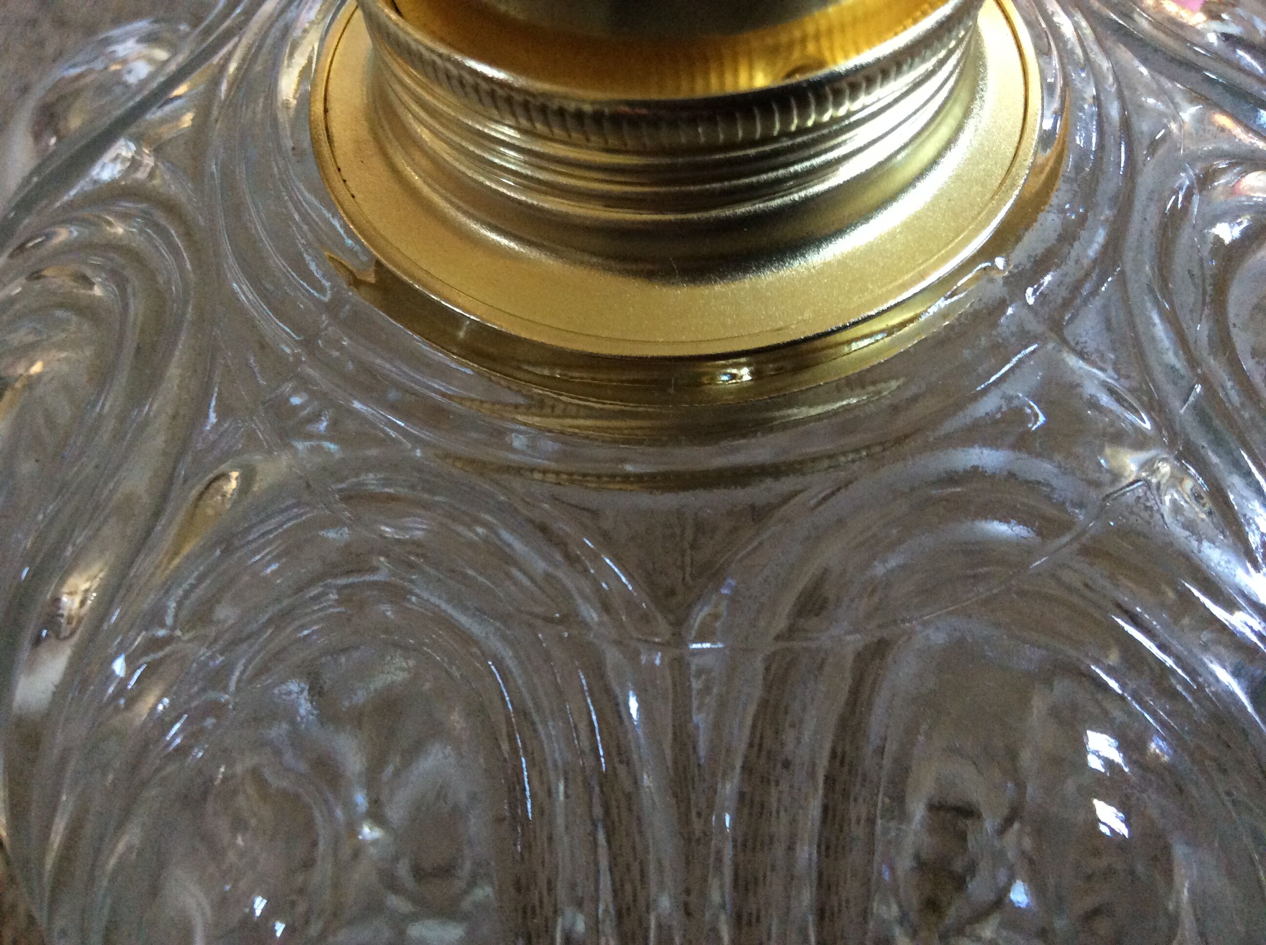 Glass globe suspension