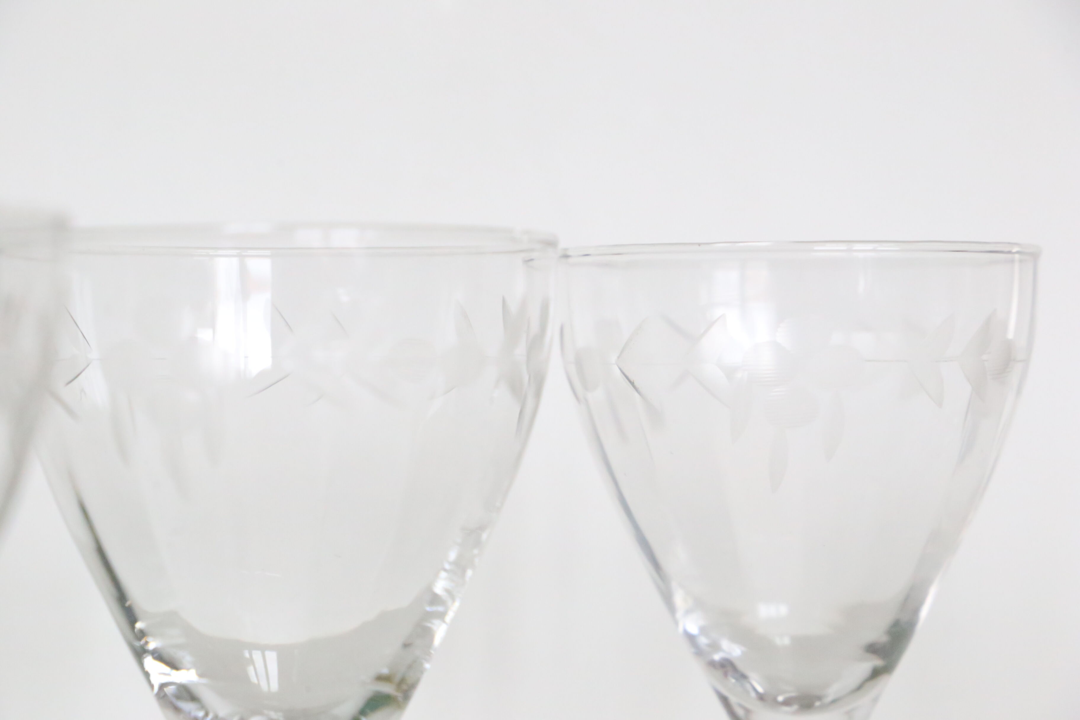 Set of 6 chiselled glass wine glasses, 1930