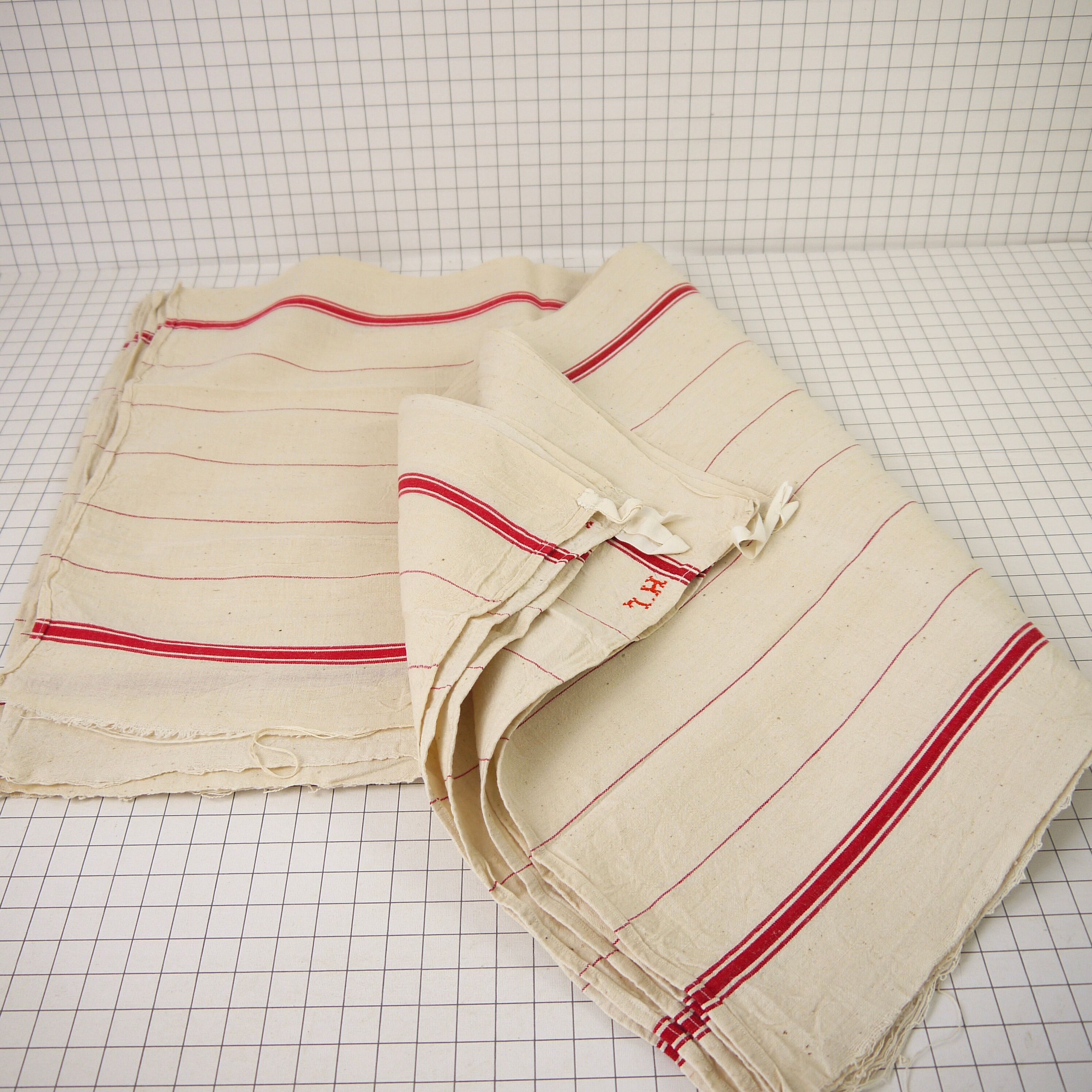 Lot of 6 large red striped towels