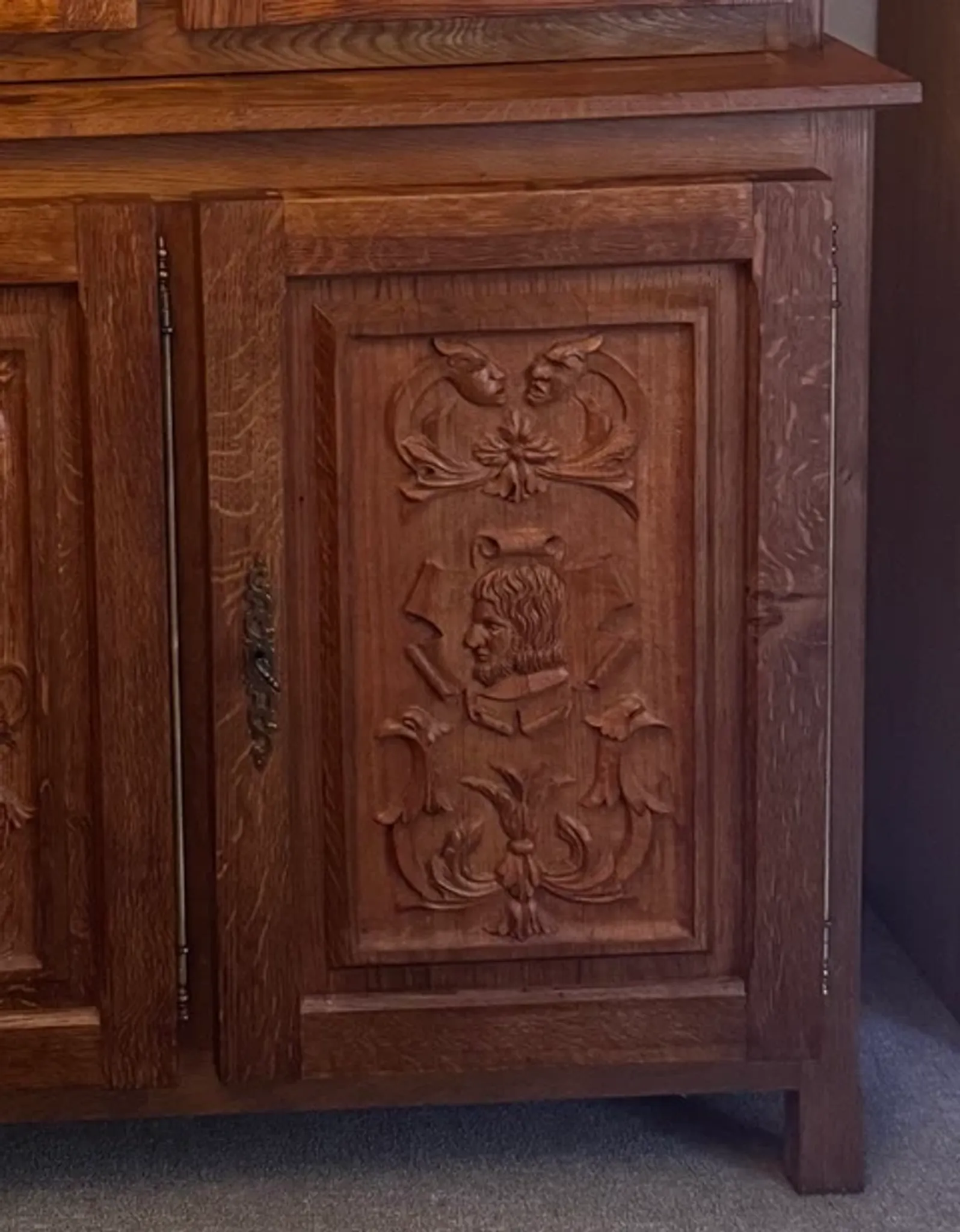 Superb carved oak buffet – Neo-Renaissance style – Exceptional decor