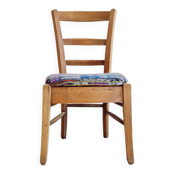 Chaise en bois ancienne tapissée — Beyit