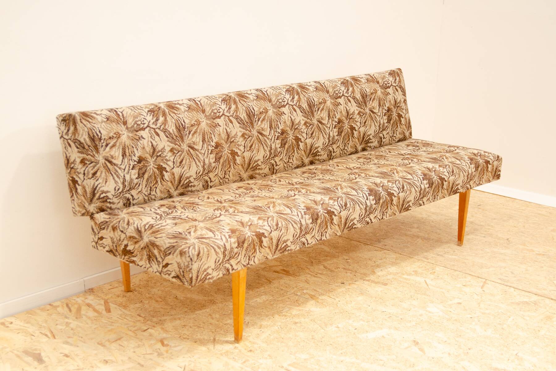 Lit de repos pliant du milieu du siècle par Miroslav Navrátil, années 1960, Tchécoslovaquie