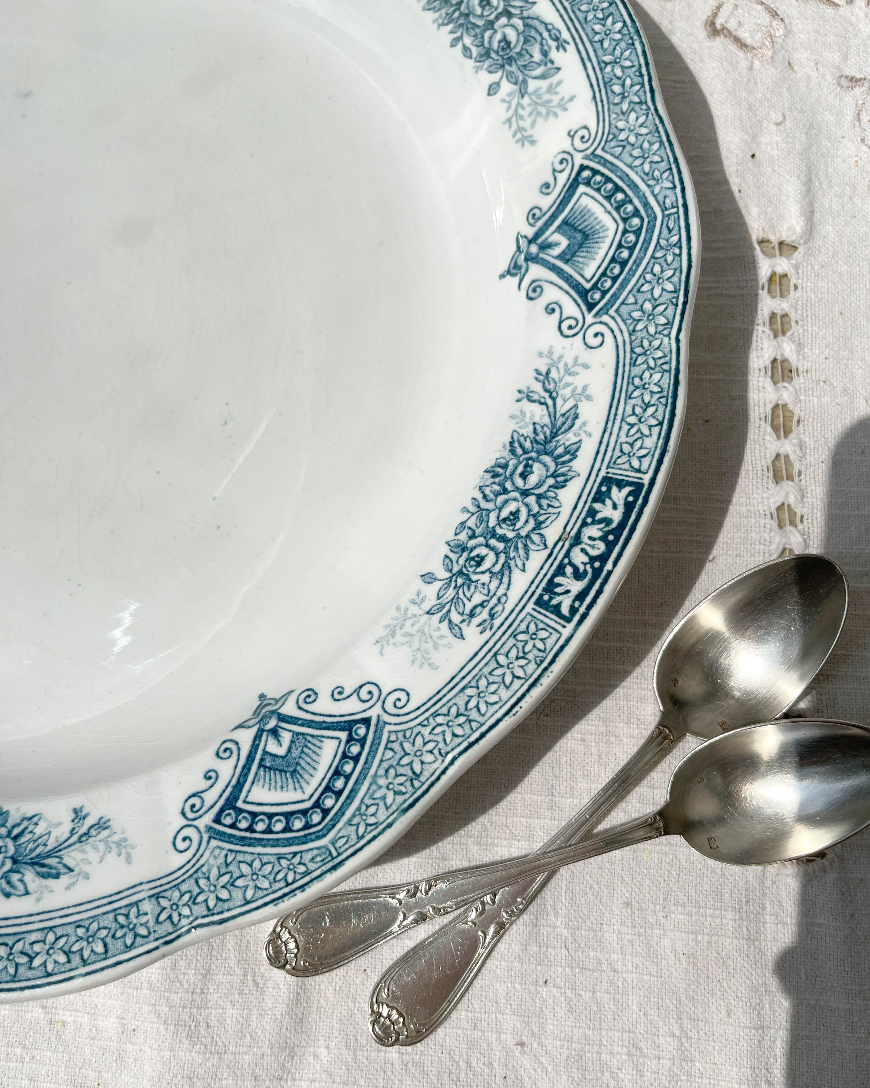 Vintage round dish Terre de fer ONNAING model "PRINTEMPS"