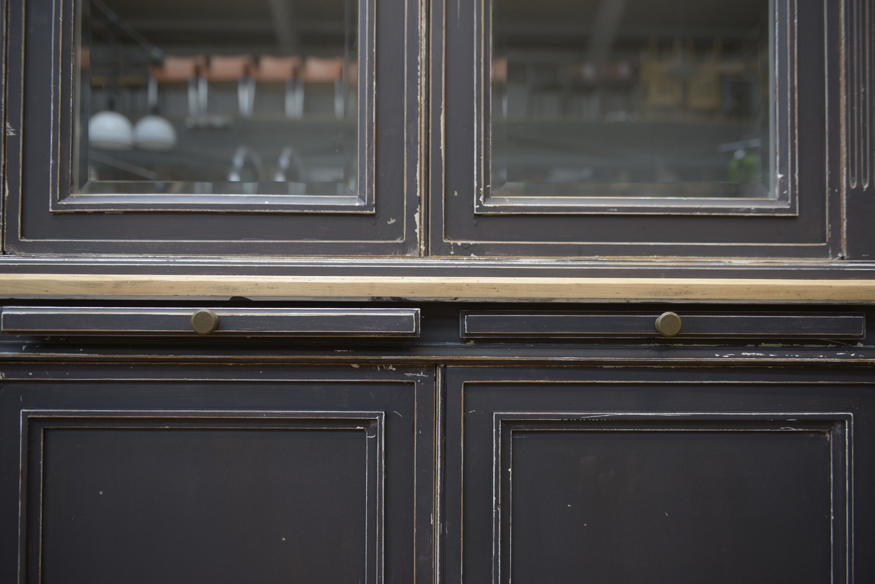 Showcase library patinated black