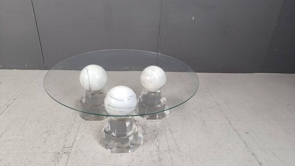 Table basse en marbre en forme de sphère par Roche Bobois, années 1980.