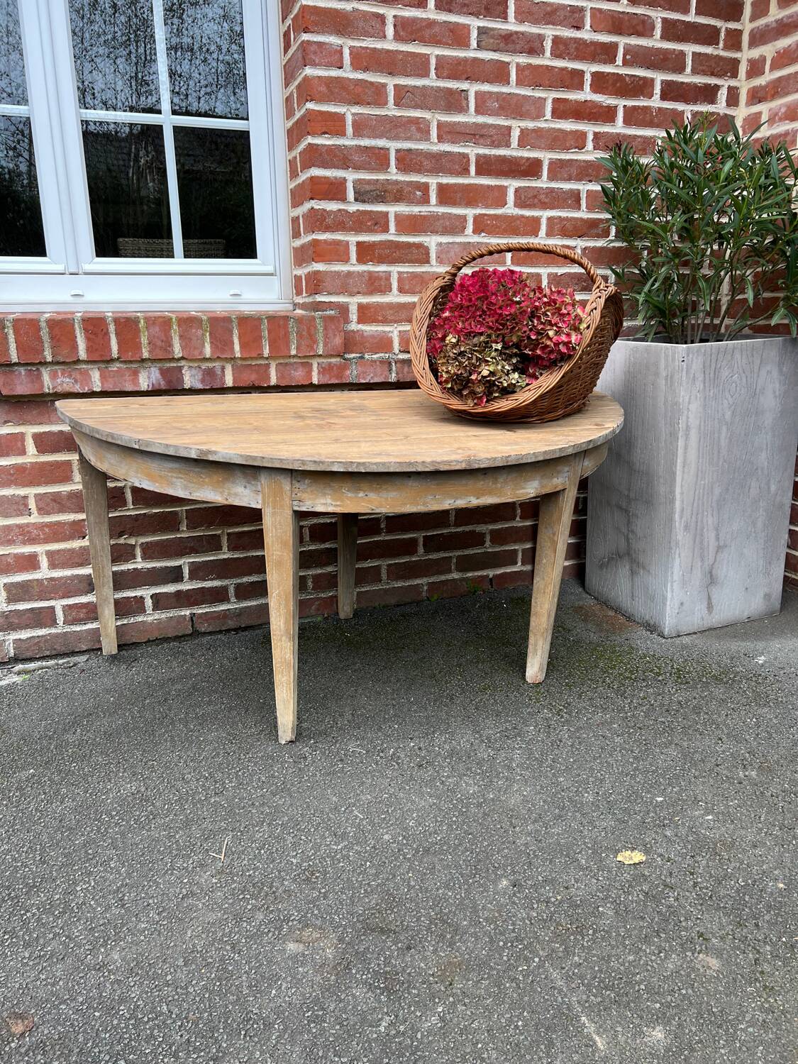 Ancienne table en bois demie lune