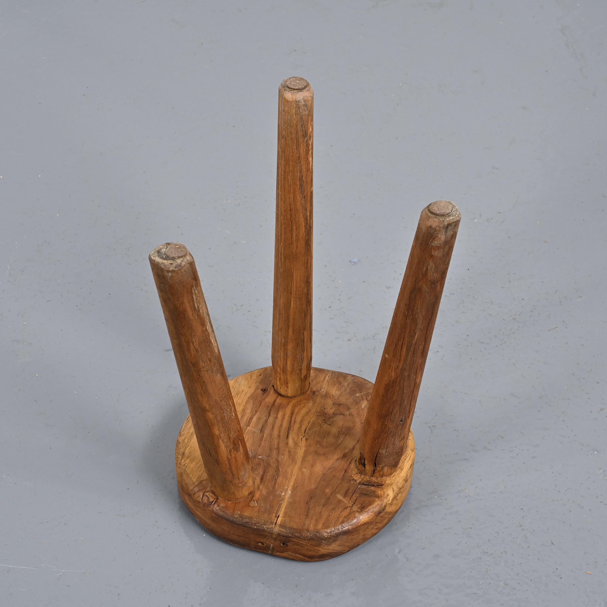 Tripod stool in solid wood, Alpine craftsmanship, 1950s.