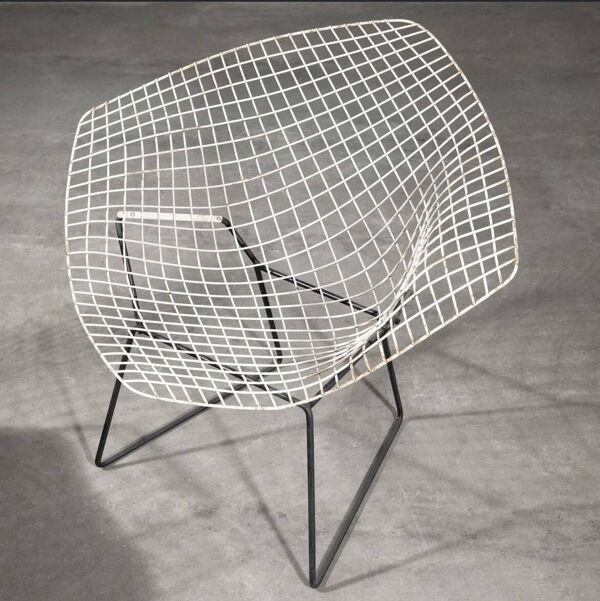 Fauteuil Diamond noir et blanc par Harry Bertoia édition Knoll