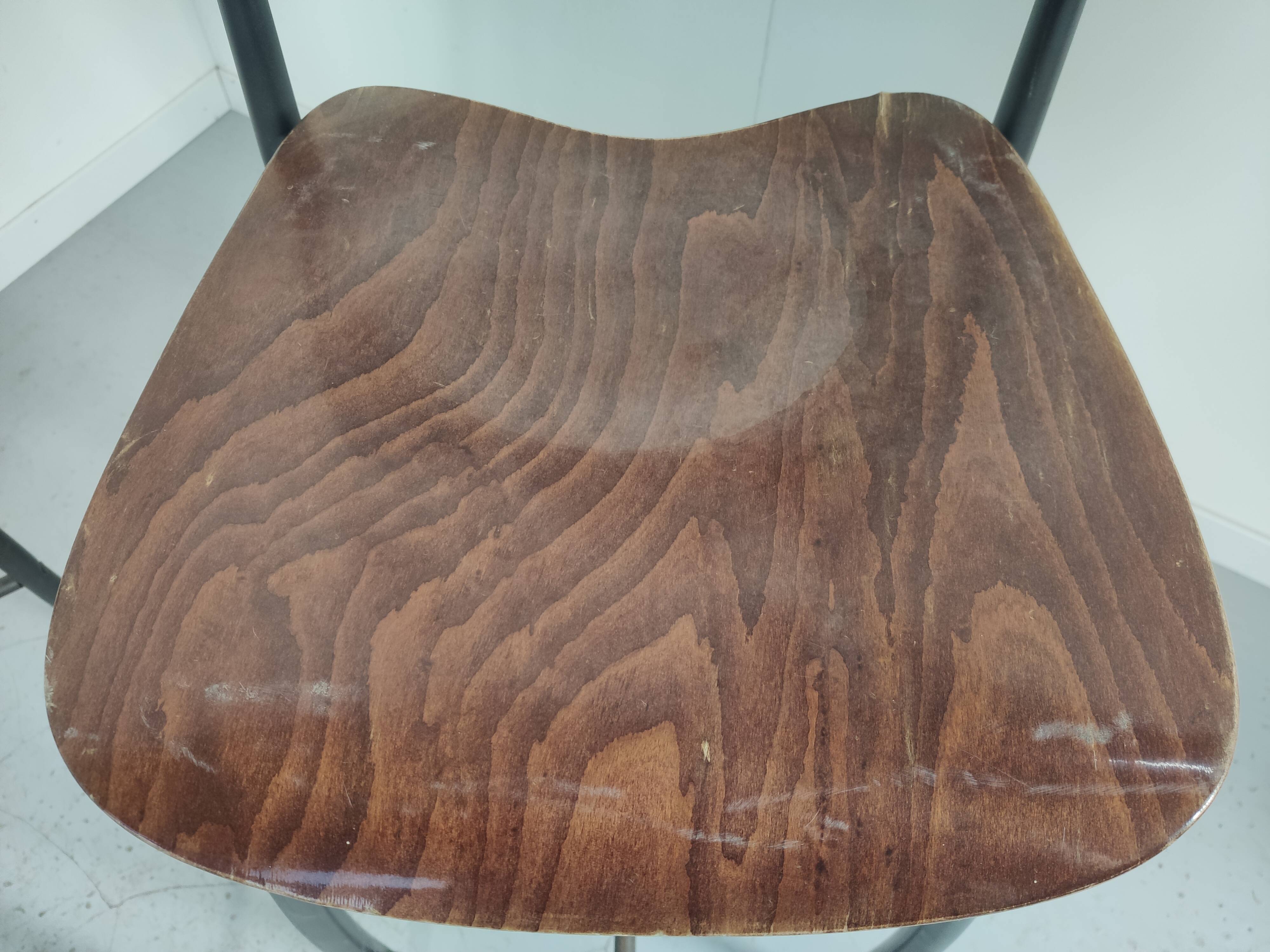 Lot 4 industrial bar stools 70s