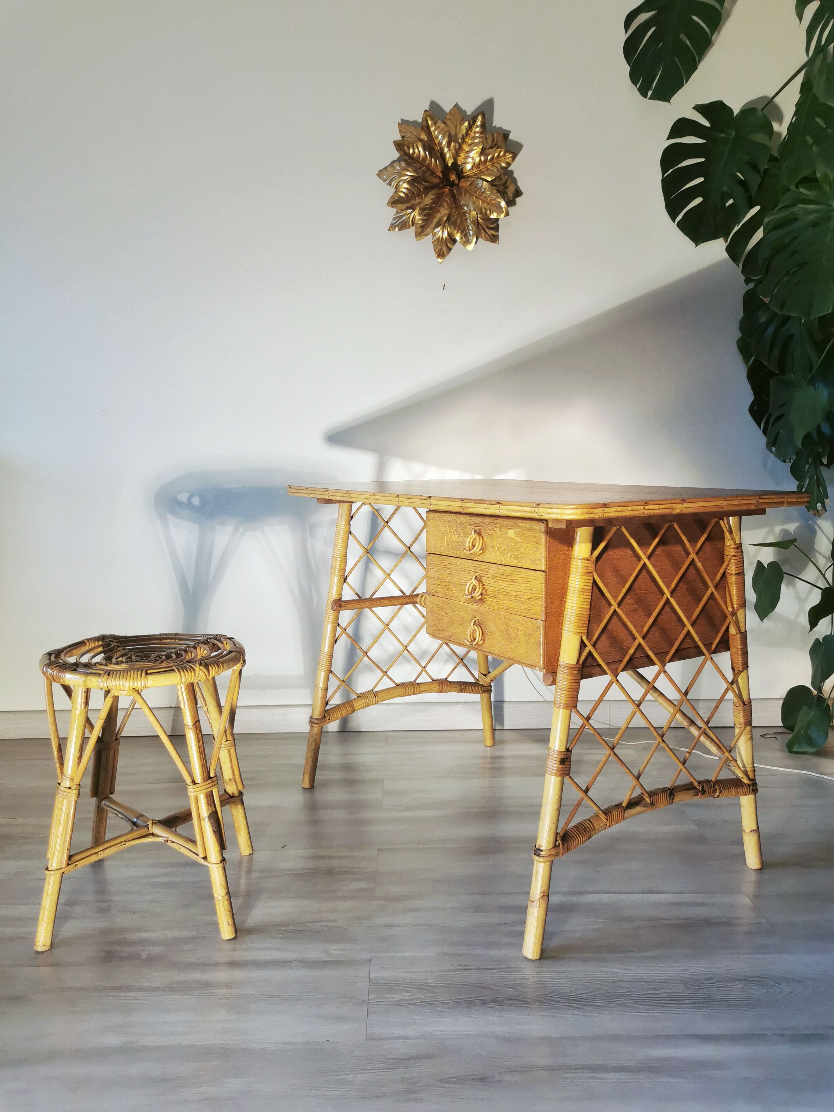 Louis Sognot desk and his stool, in rattan, 1960
