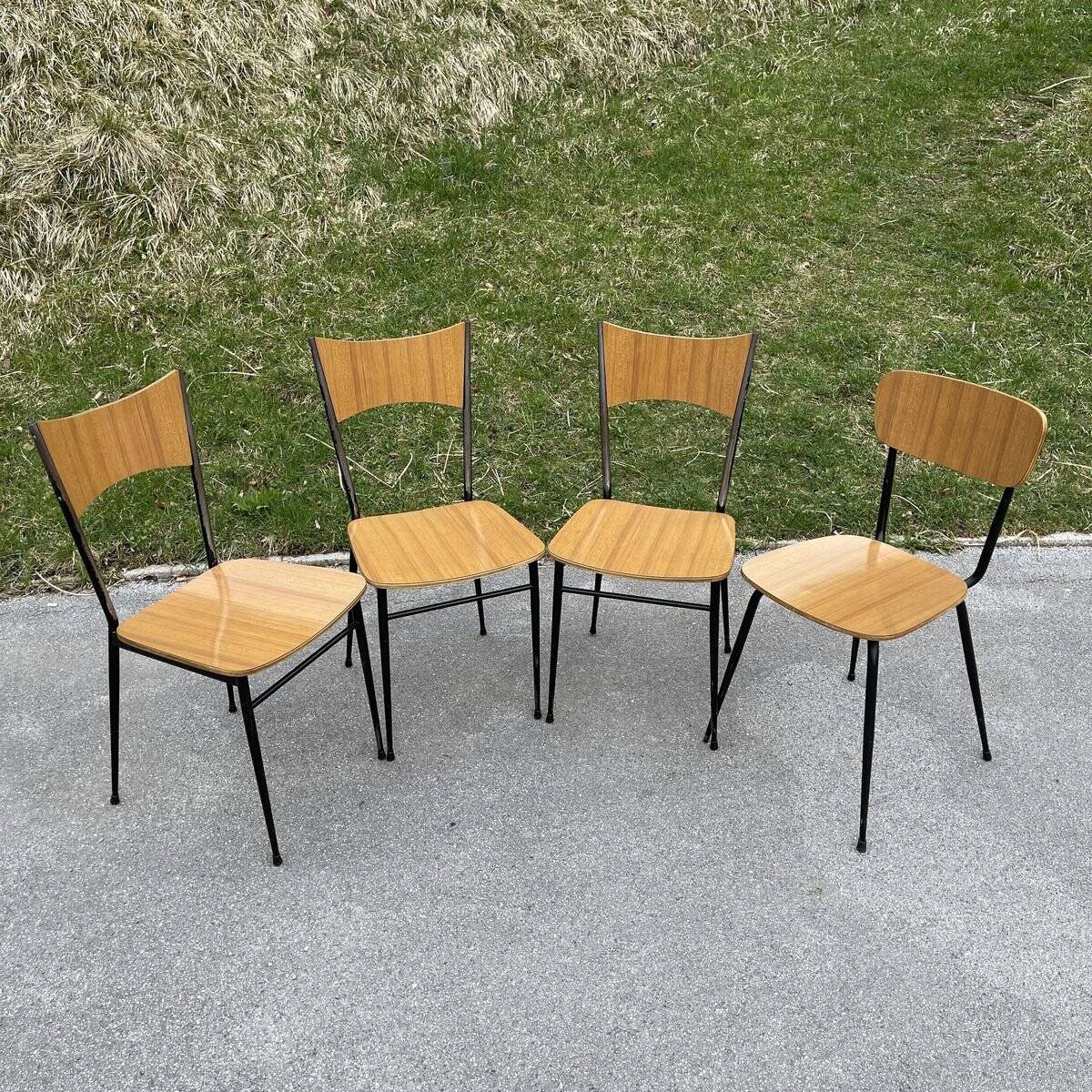 Italian dining table and 4 chairs by Salvarani, 1950s, set of 5.