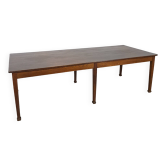 Grande table de salle à manger en bois