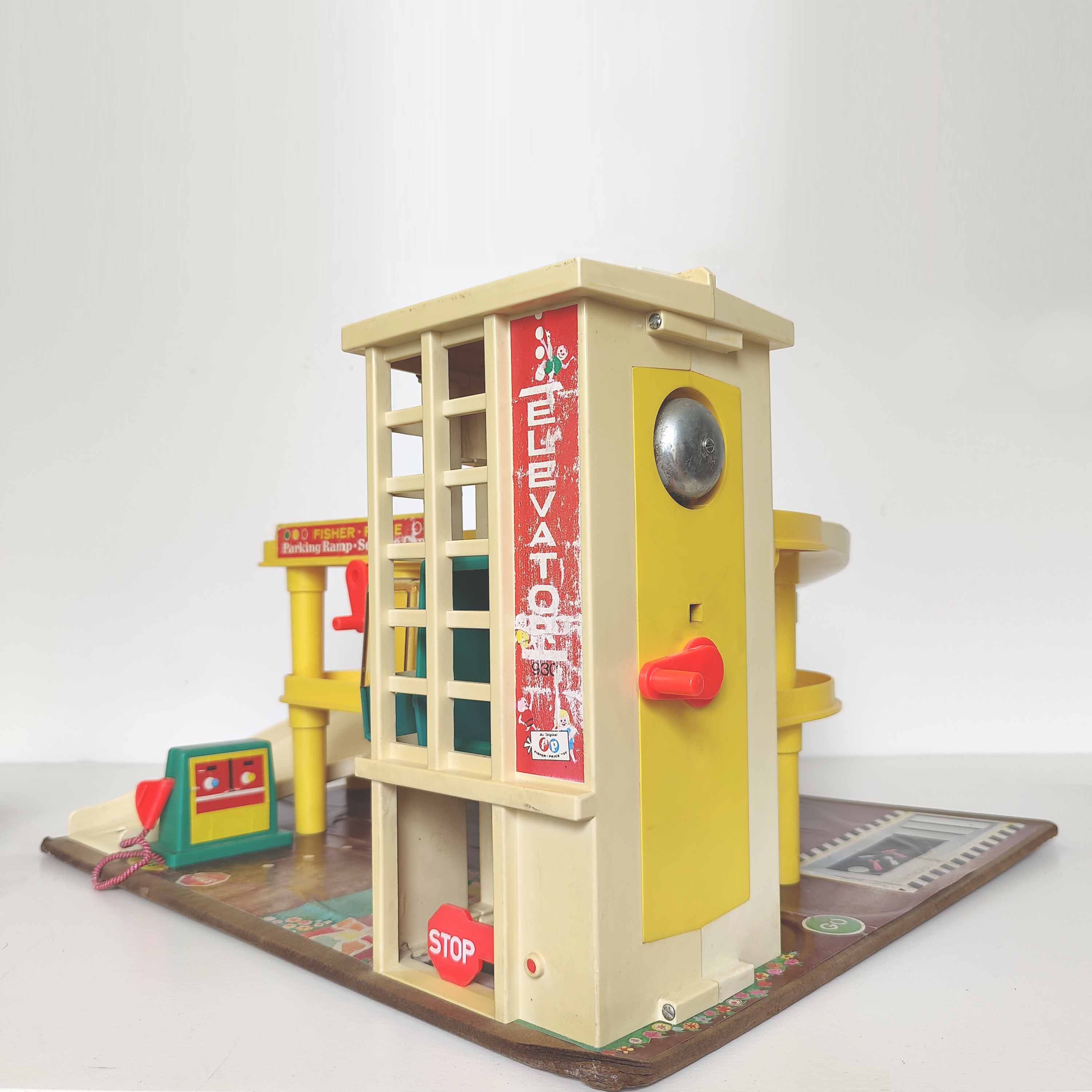 Garage parking Fisher Price 1970