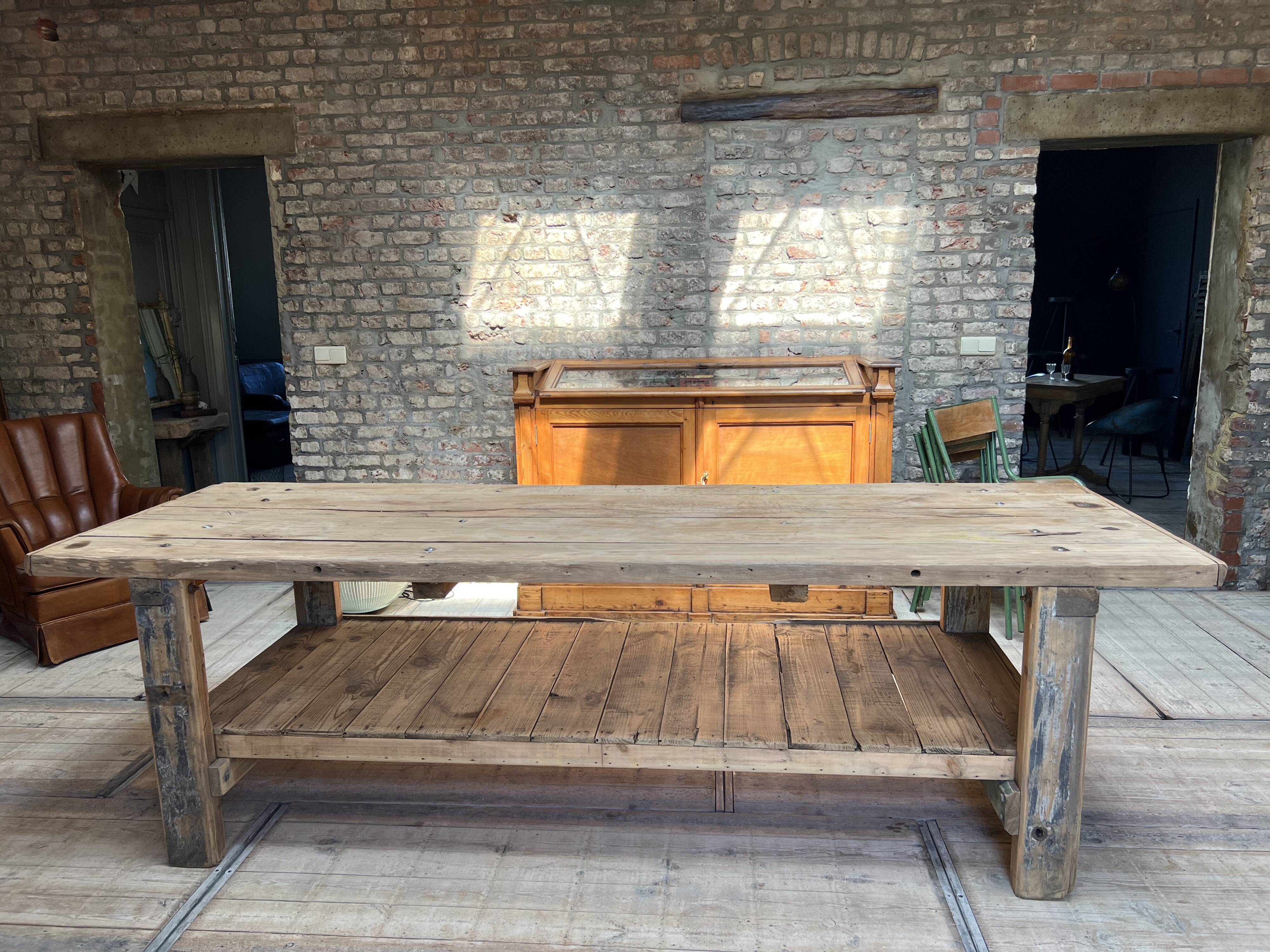 Ilot central en bois brut