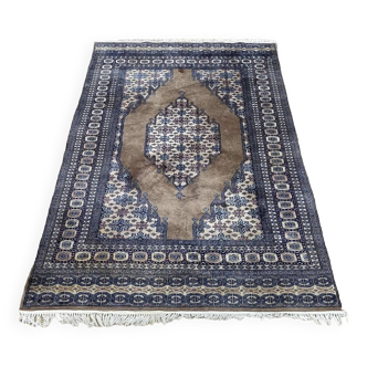 Handmade wool and silk Pakistani rug