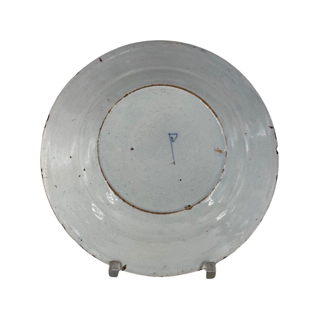 Blue Delft earthenware plate decorated with flowers