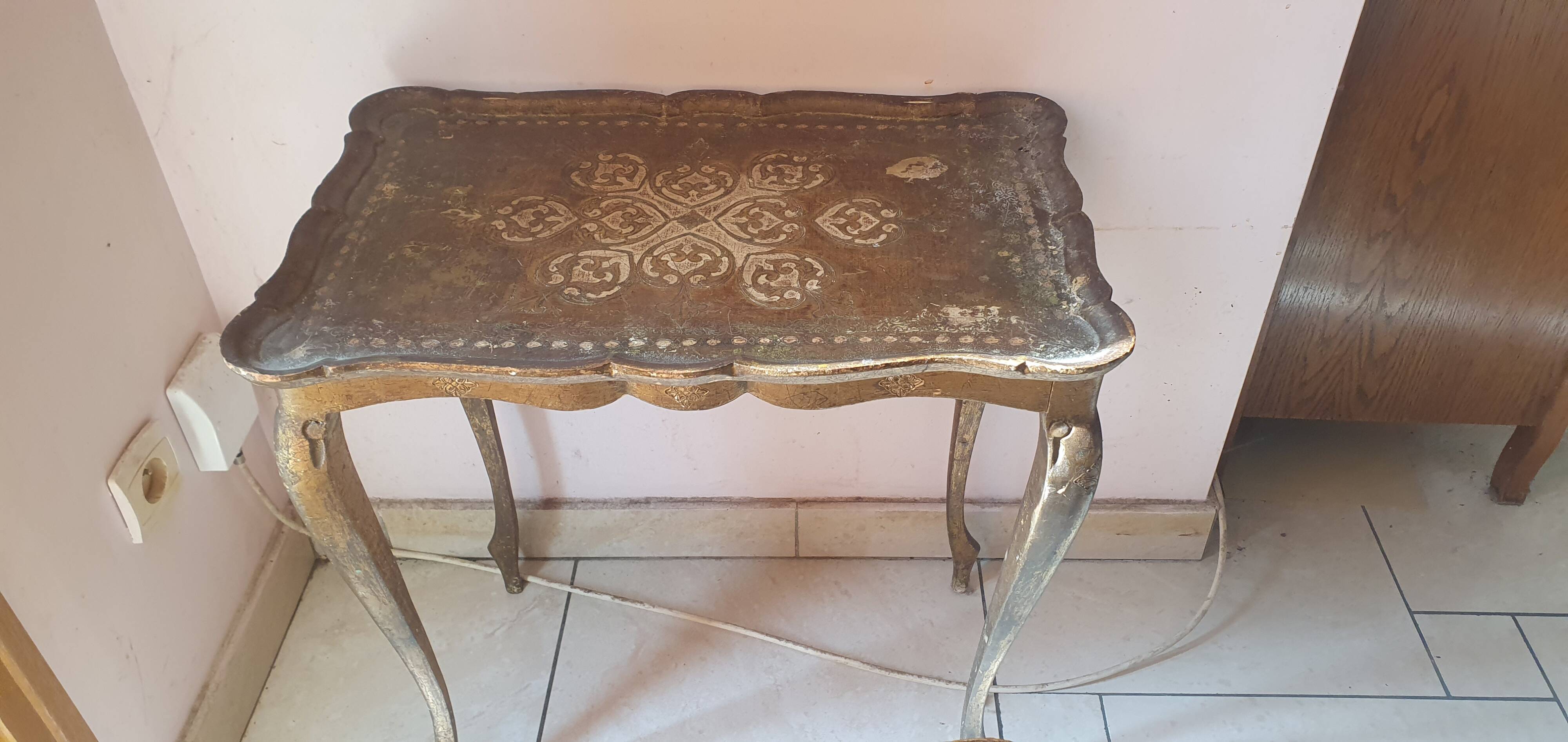 Set of 3 vintage wooden nesting tables
