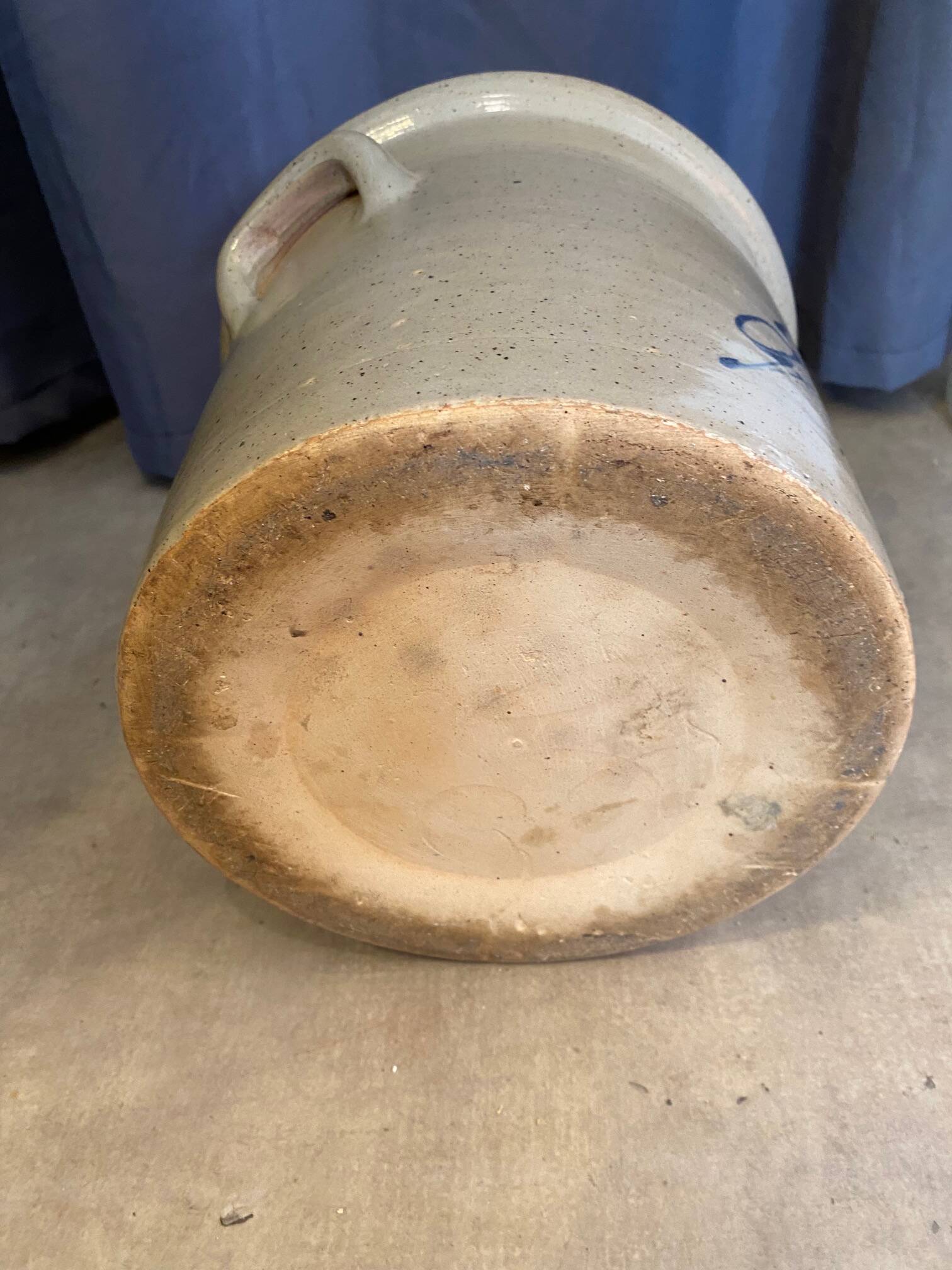 Varnished stoneware pot cover colbalt blue bird decor with small ears