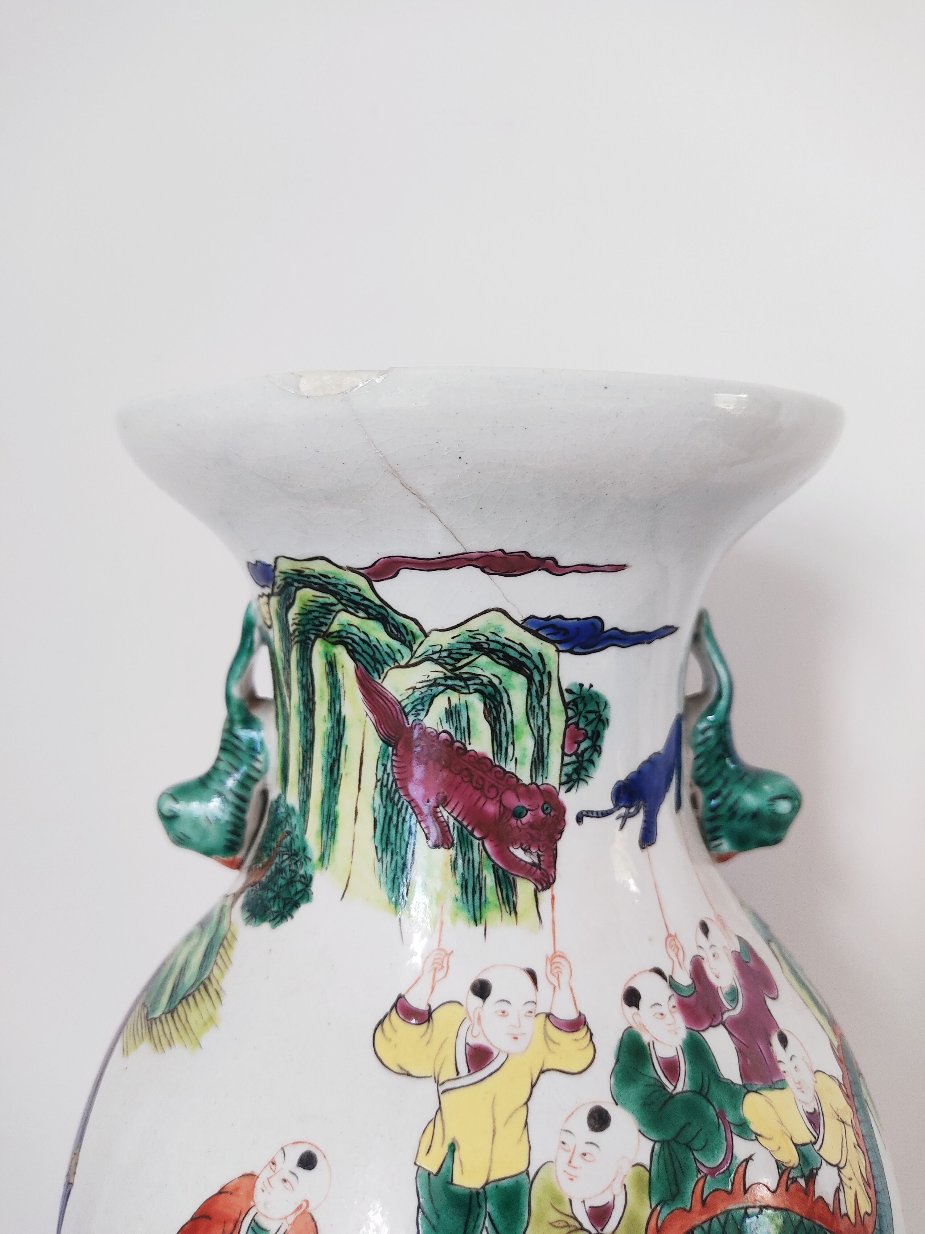 Chinese vase family green decoration dragon kite