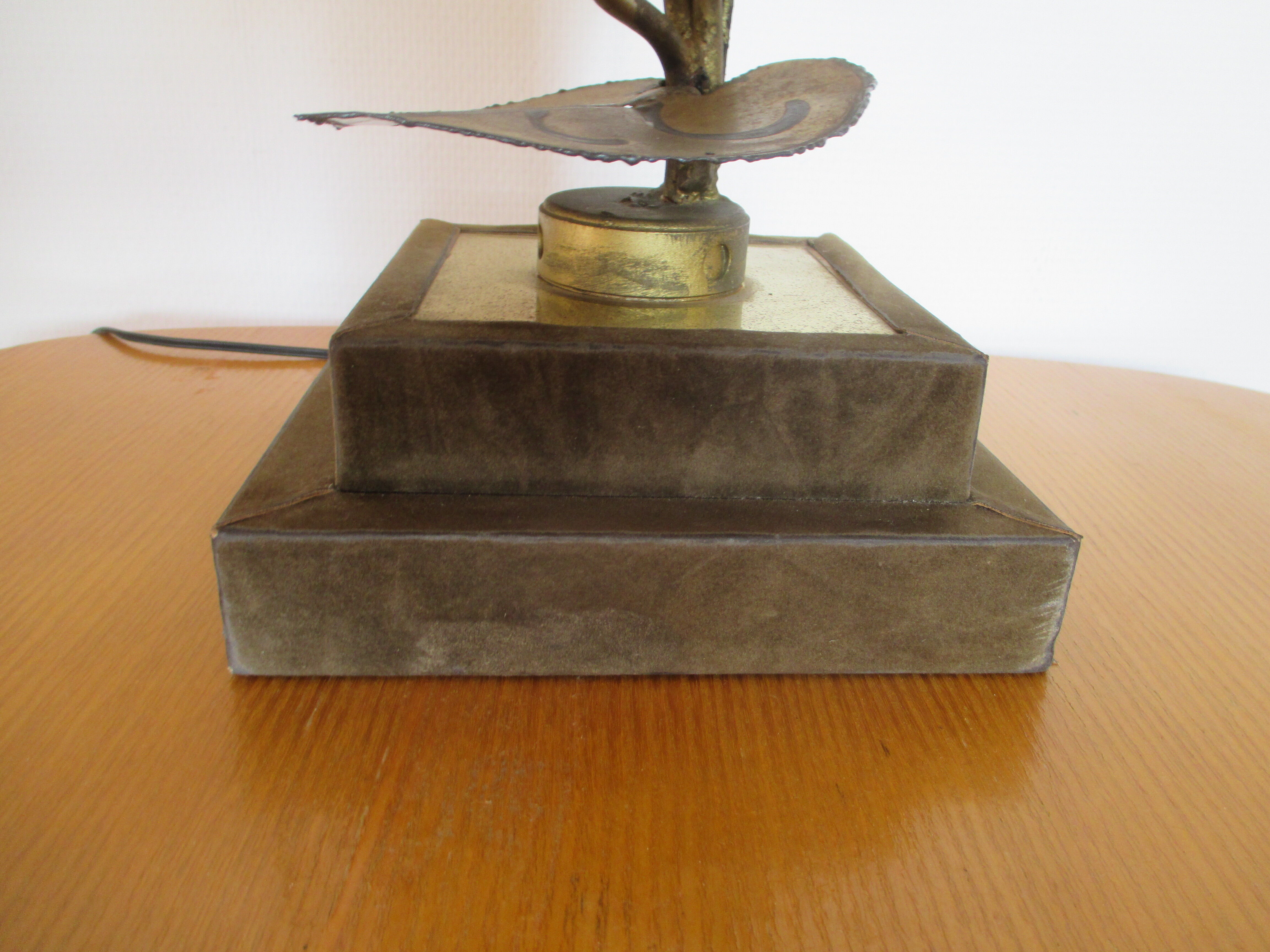 Golden metal brass flower lamp