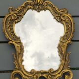 Victorian style table mirror. Decor Rinceaux, curved foot. In bronze patina old gold. 27 x 20 cm