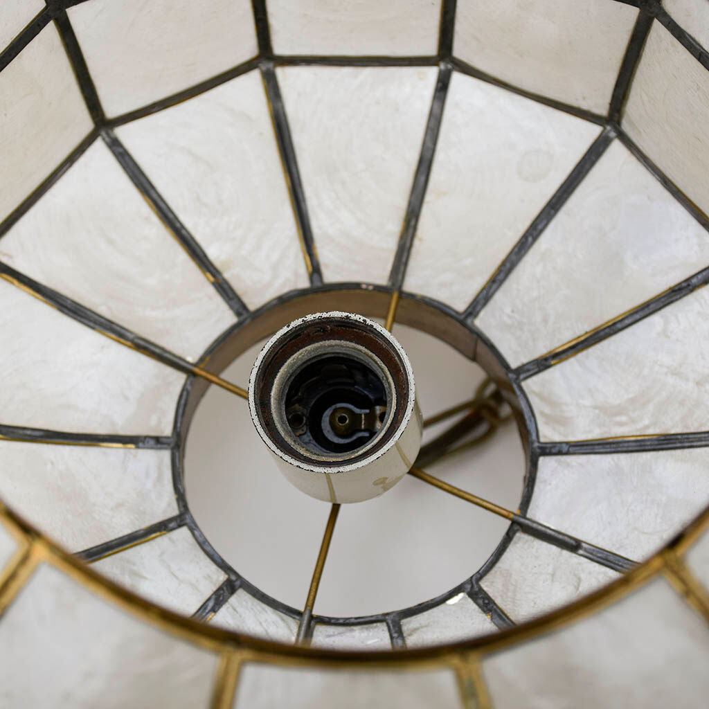 Round ceiling chandelier in mother-of-pearl