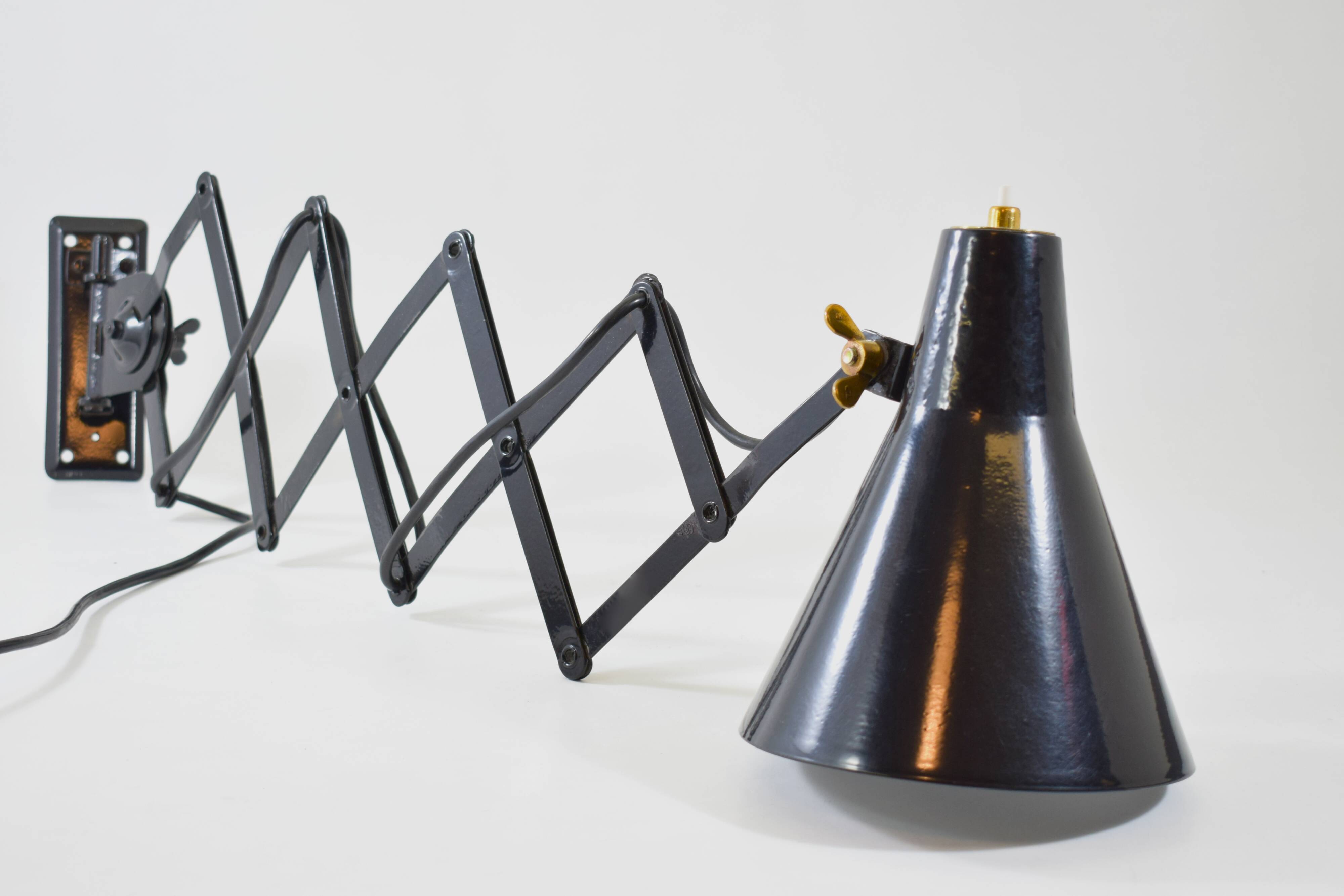 Vintage industrial extendable wall lamp