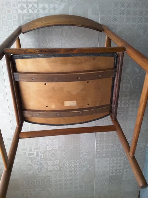 Chaise accoudoir en merisier massif années 1960